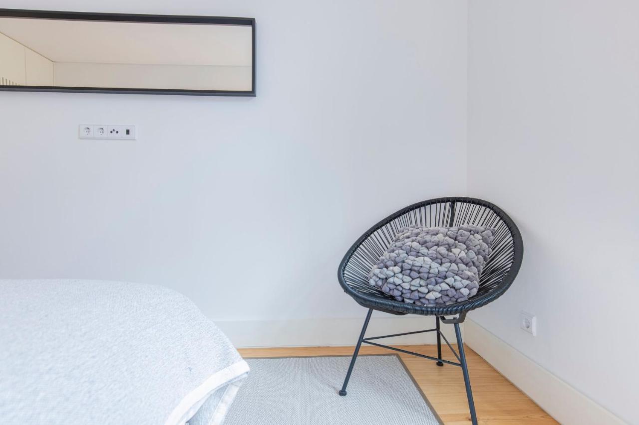 Modern Rustic Flat In Santos By Lovelystay Lisbon Exterior photo